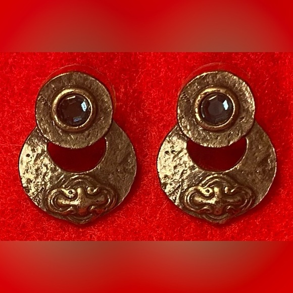 Earrings Pewter Tone w/Blue Stone Pierced New Hammered Finish Vintage - Picture 4 of 4